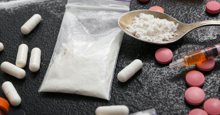 2 doctors charged for drug party